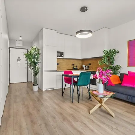 Lam Fuchsia Ac-balcony Apartment