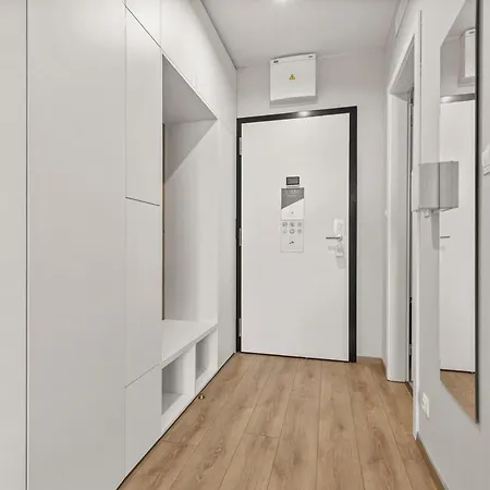 Lam Fuchsia Ac-balcony Apartment Bratislava