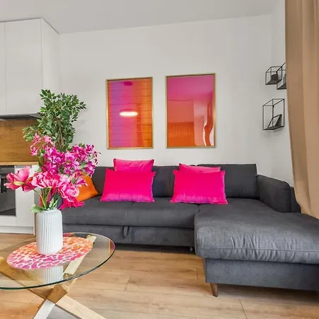Lam Fuchsia Ac-balcony Apartment