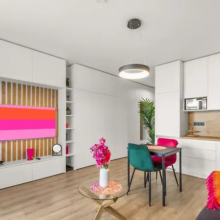 Lam Fuchsia Ac-balcony Apartment *